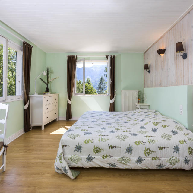 Hautes-Alpes (05), Vallée du Champsaur, Saint-Bonnet-en-Champsaur, Hôtel 2*  La Crémaillère, Logis de France 2 cheminées //  Hautes-Alpes (05), Champsaur valley, Saint-Bonnet-en-Champsaur, Hôtel La Crémaillère , Logis de France 2 cheminées