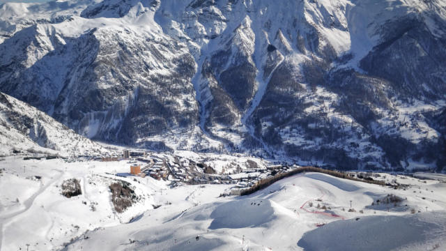 Parapente à la station d'Orcières Merlette