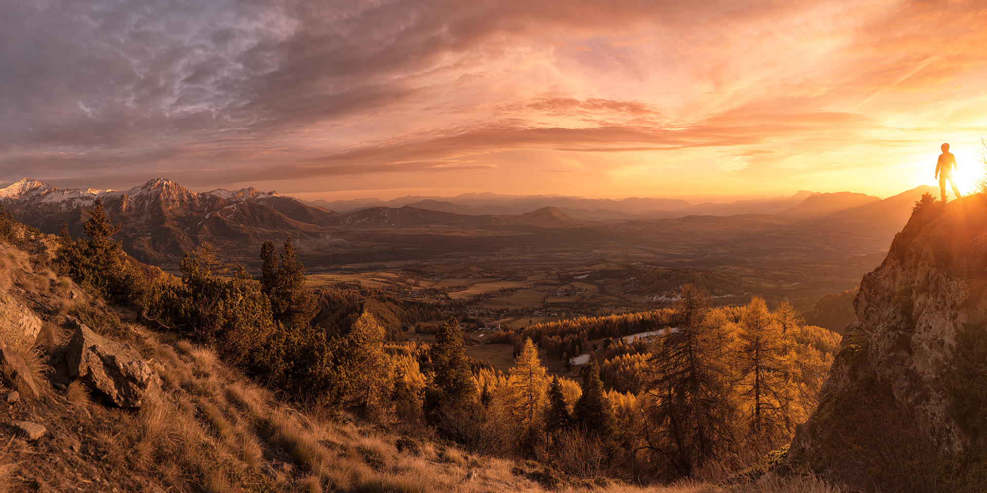 Panoramique du Champsaur depuis la station de Chaillol en automne