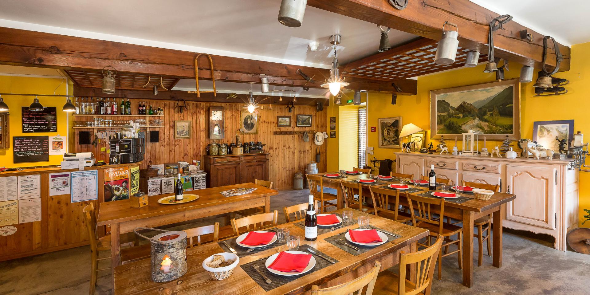Hautes-Alpes (05), Vallée du Champsaur, La Motte-en-Champsaur, Molines-en-Champsaur, Auberge Gaillard, gîte et restaurant // Hautes-Alpes (05), Champsaur Valley, La Motte-en-Champsaur, Molines-en-Champsaur village, Auberge Gaillard, lodging and restaurant