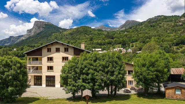 Hautes-Alpes (05), Vallée du Champsaur, Saint-Jean-Saint-Nicolas, Pont-du-Fossé, Centre de vacances La Pousterle //  Hautes-Alpes (05), Champsaur valley, Saint-Jean-Saint-Nicolas, Pont-du-Fossé, Centre de vacances La Pousterle