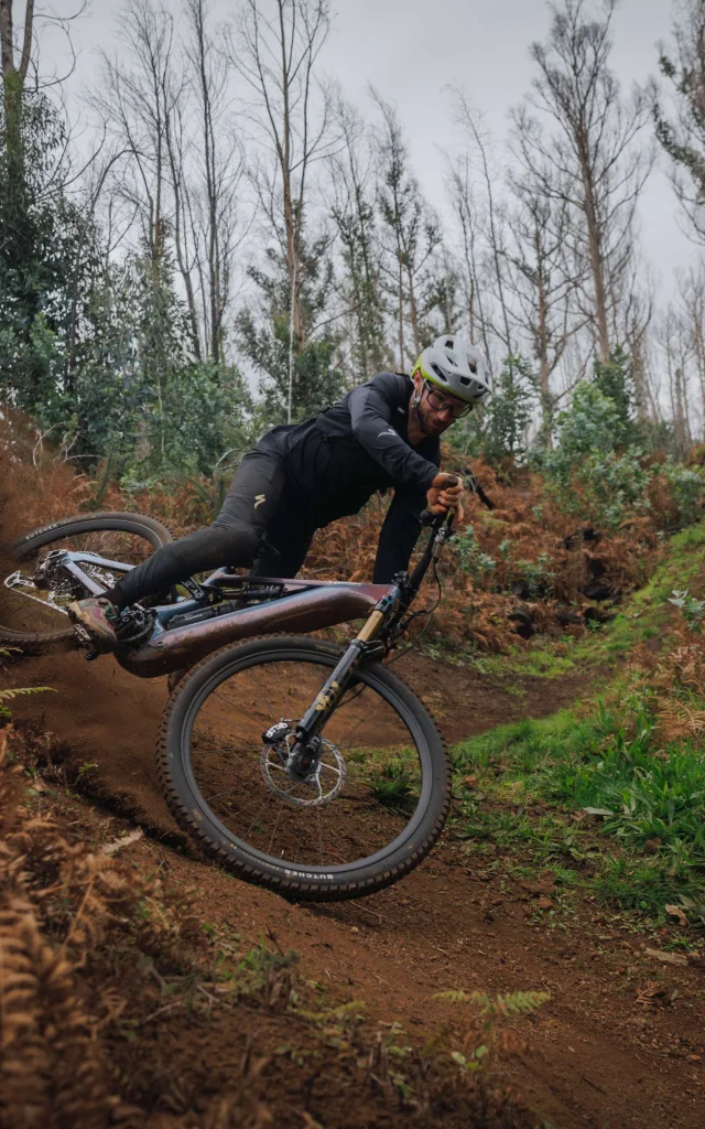 Max au guidon du Specialized Levo